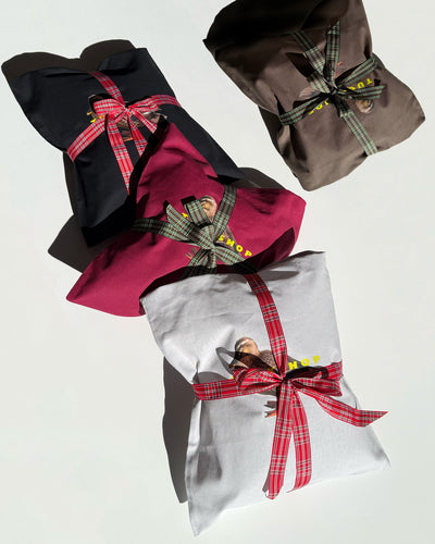 GIFT WRAPPING HOLIDAY DUCK WRAP TOTE