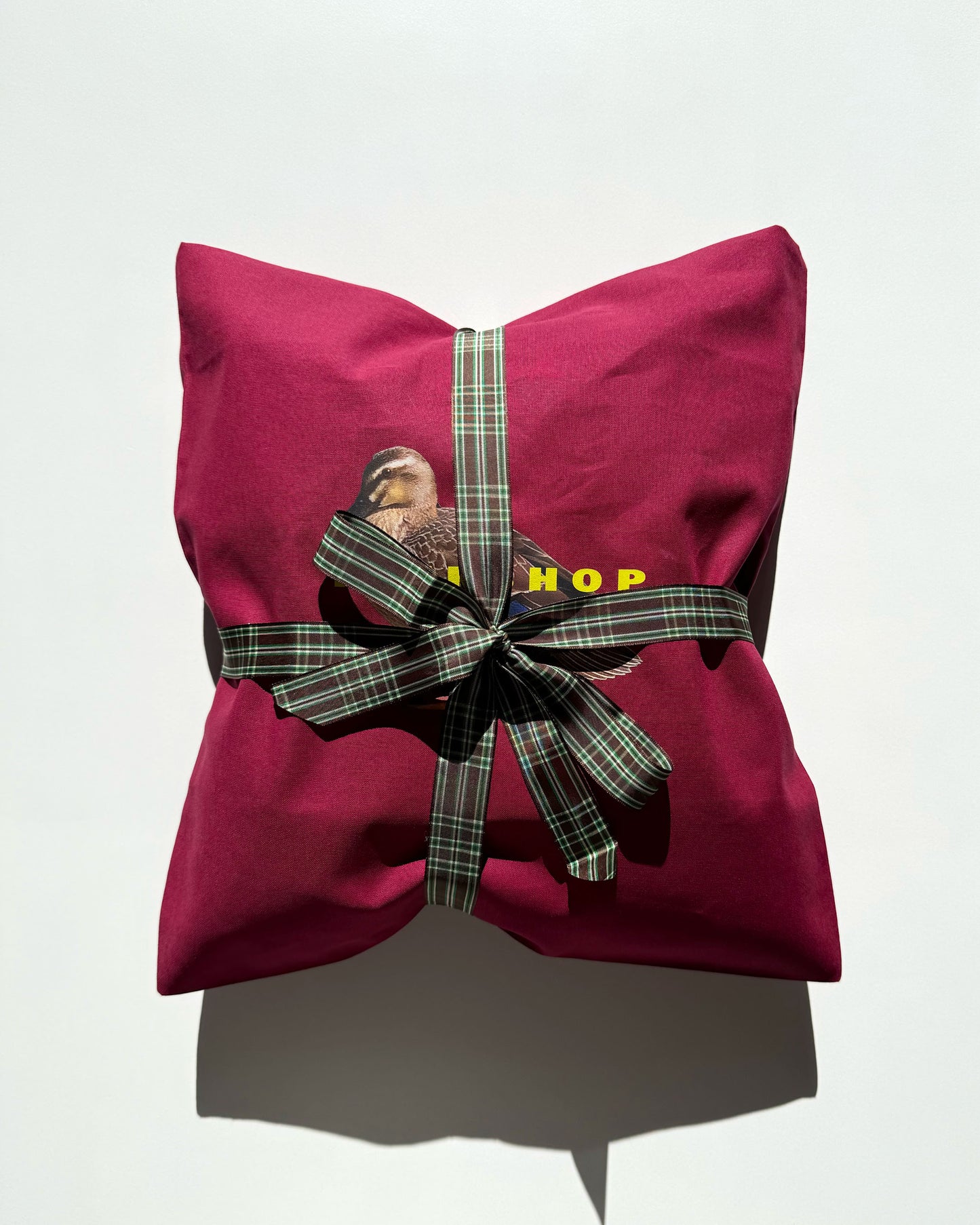 GIFT WRAPPING HOLIDAY DUCK WRAP TOTE burgundy