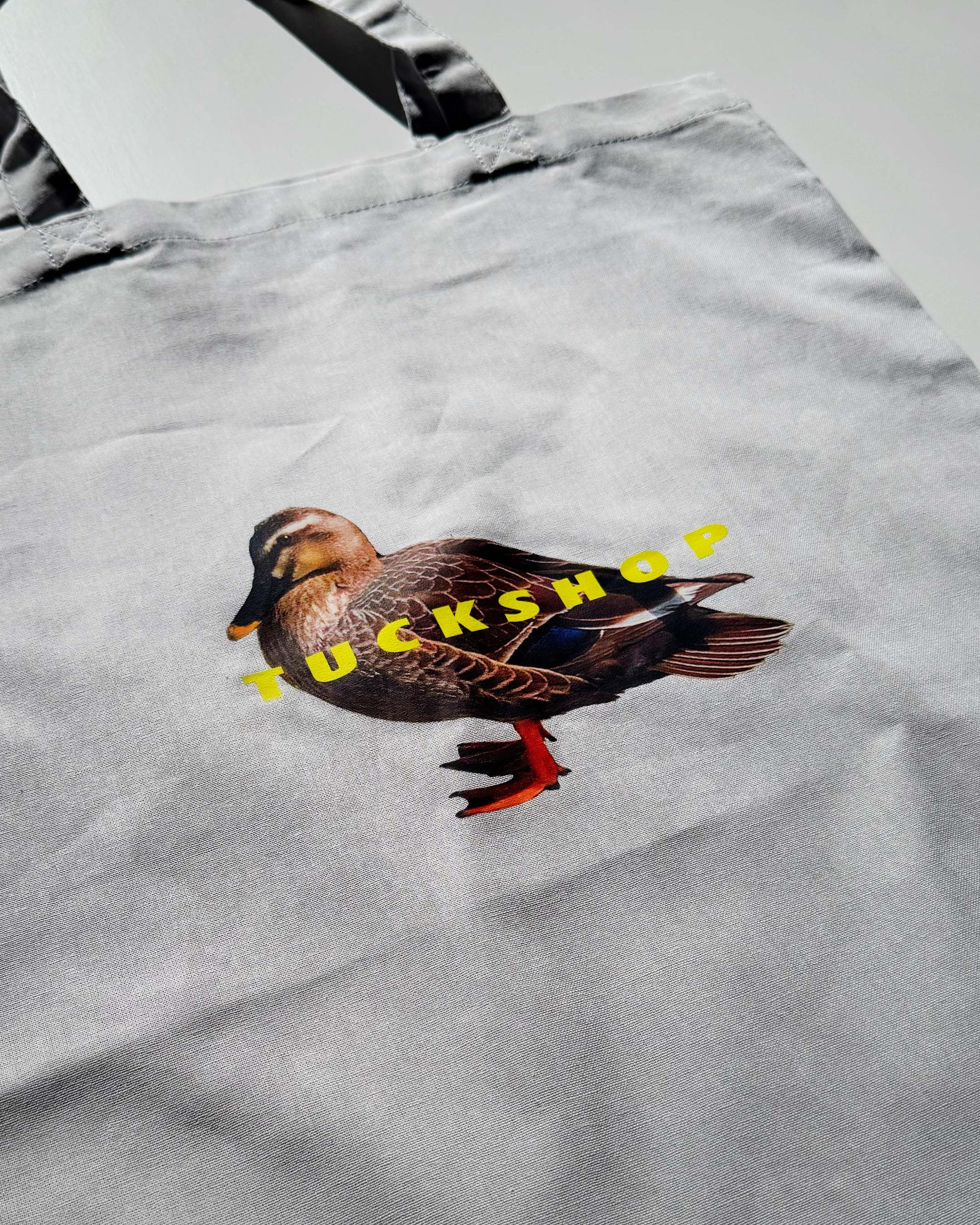 GIFT WRAPPING HOLIDAY DUCK WRAP TOTE