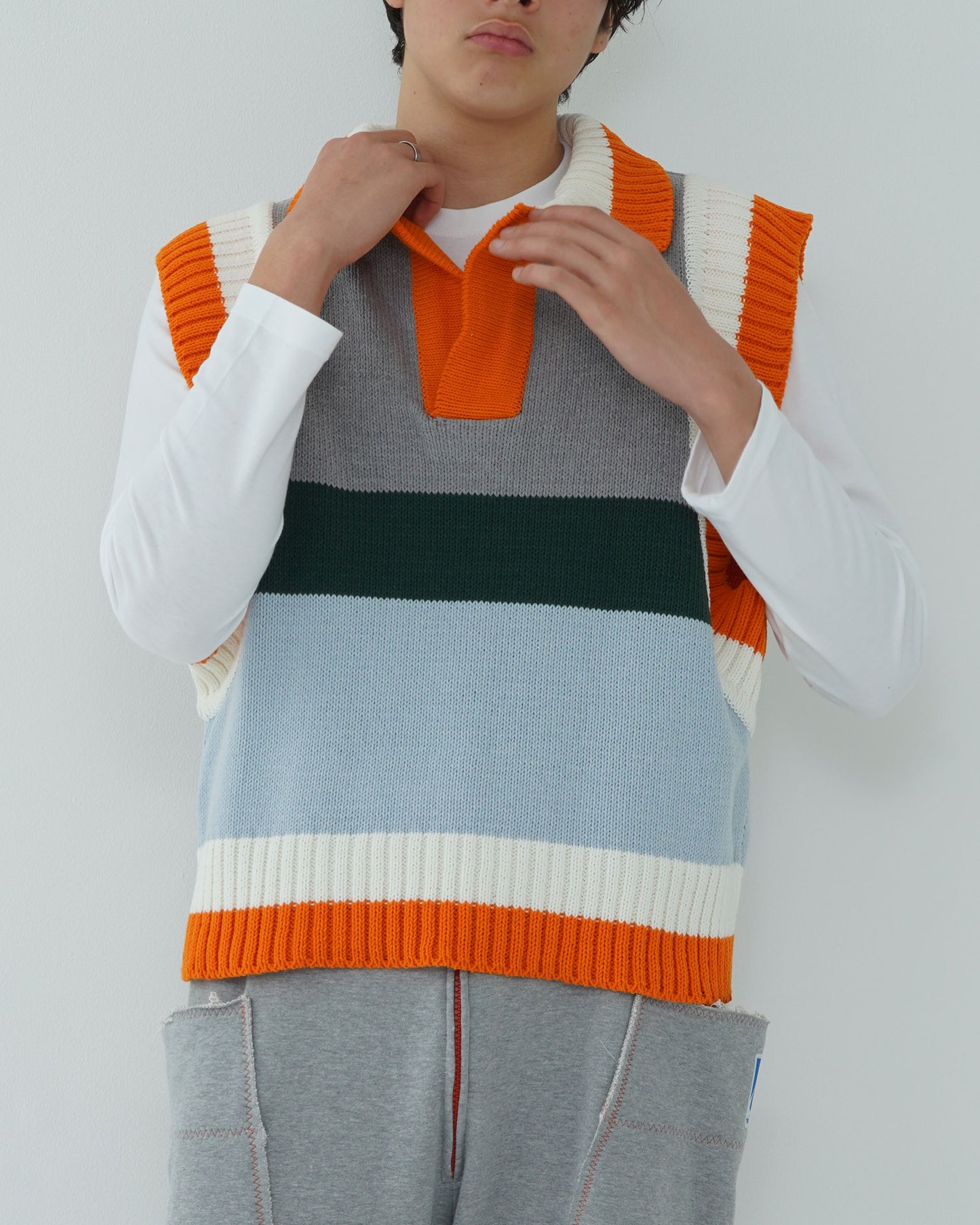 COLLARED KNIT VEST