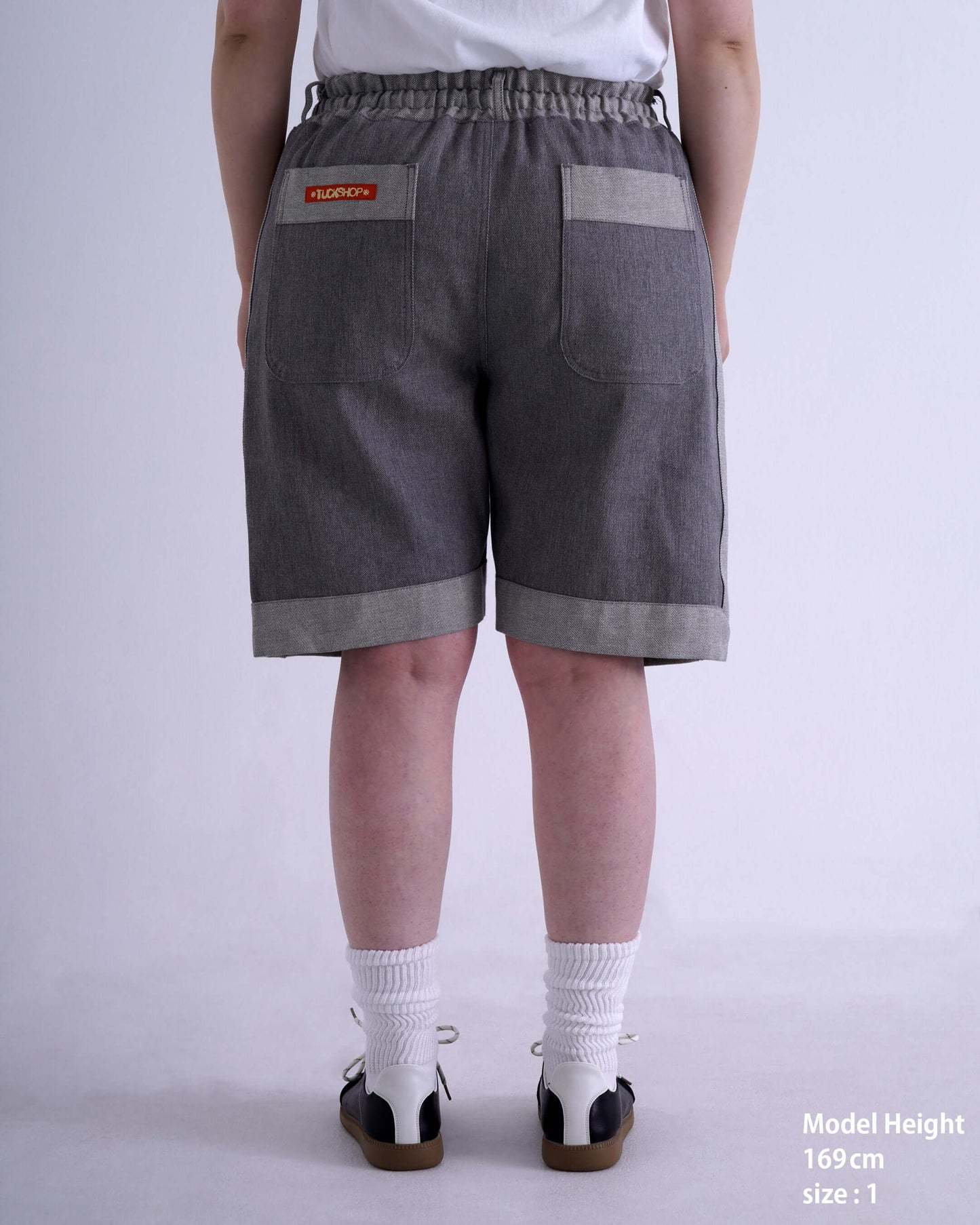 HARDWOOD SHORTS / gray