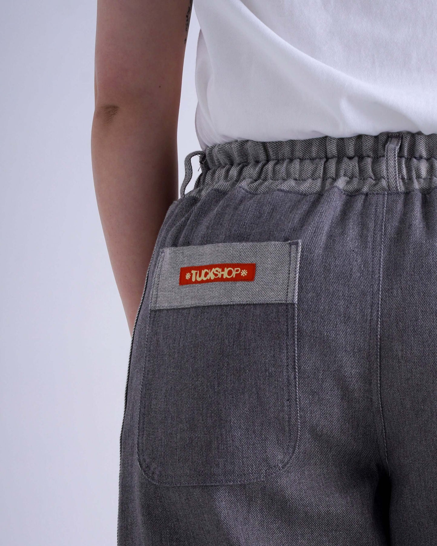 HARDWOOD SHORTS / gray