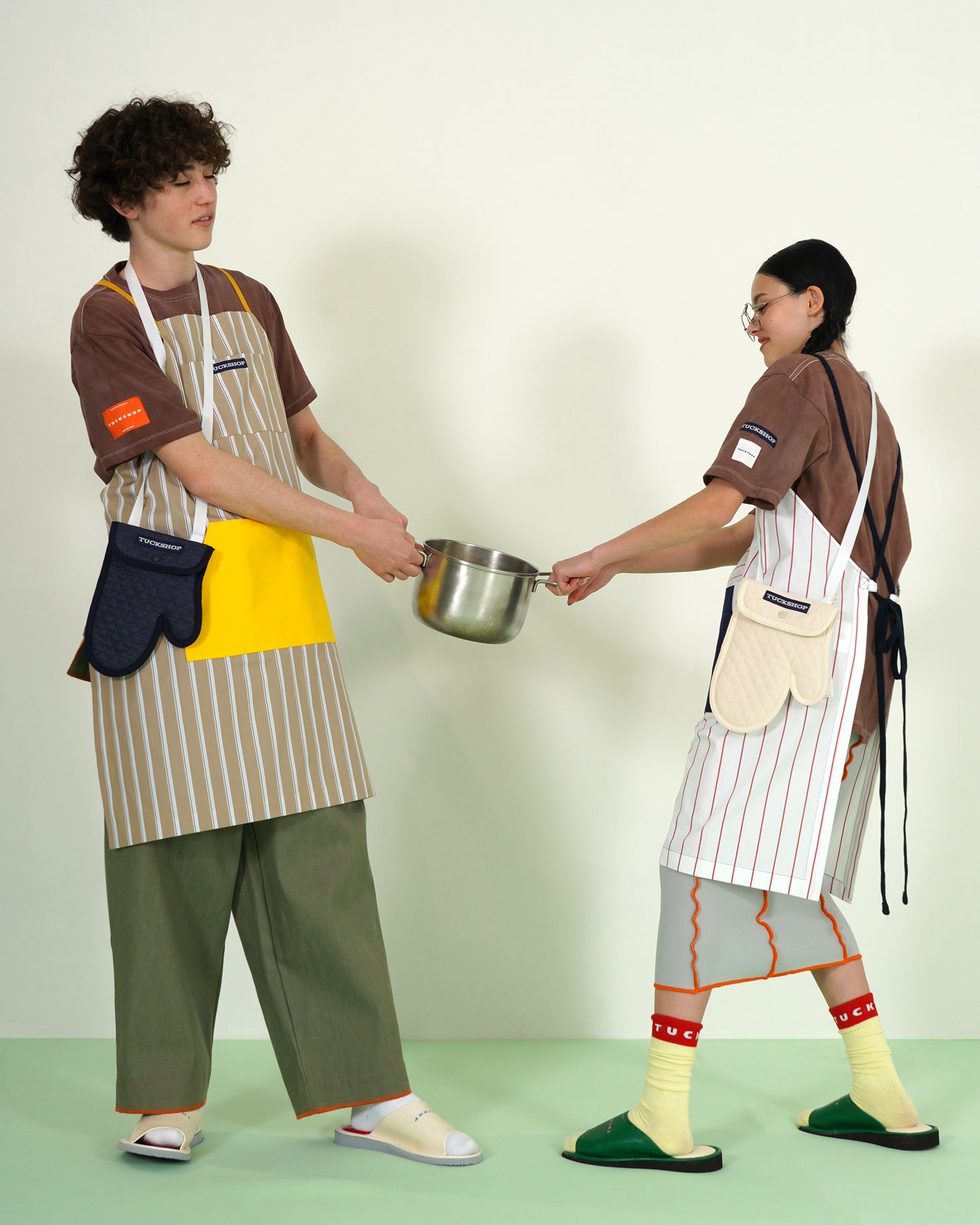 MITTEN SHOULDER BAG
