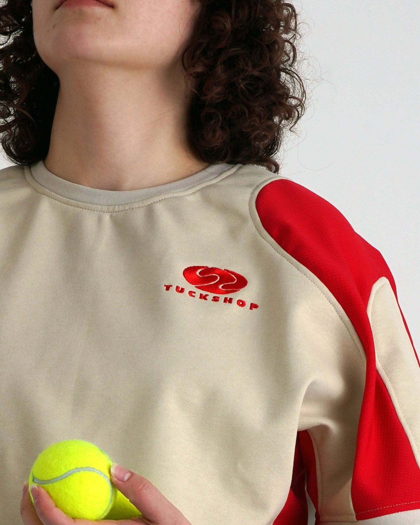 RALLY T-SHIRT / beige & red
