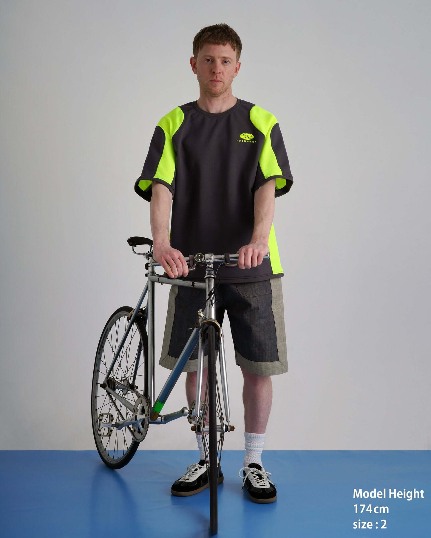 RALLY T-SHIRT / charcoal & neon yellow