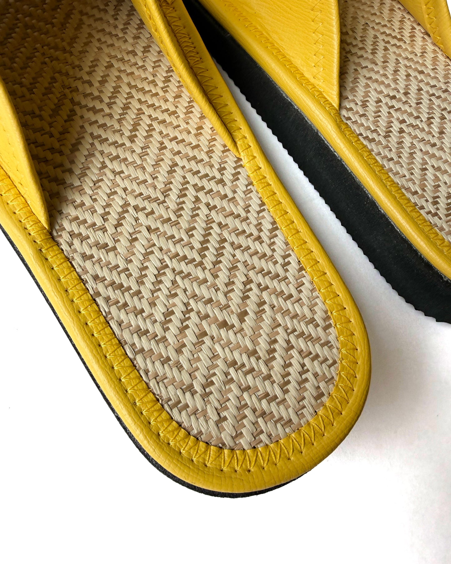 WOVEN SLIDES / mustard
