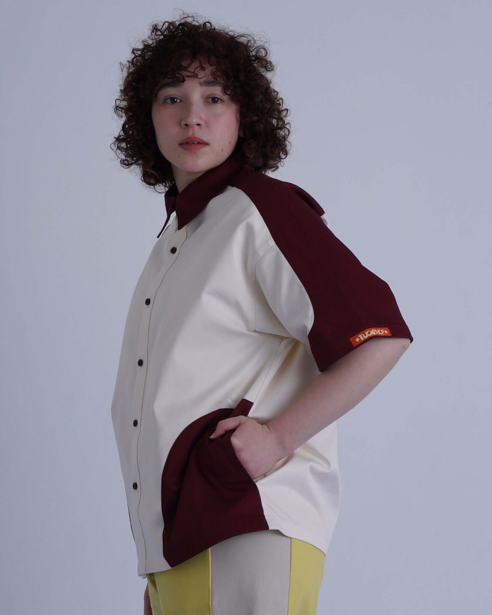 SPLIT SS SHIRT / burgundy & off white - TUCKSHOP