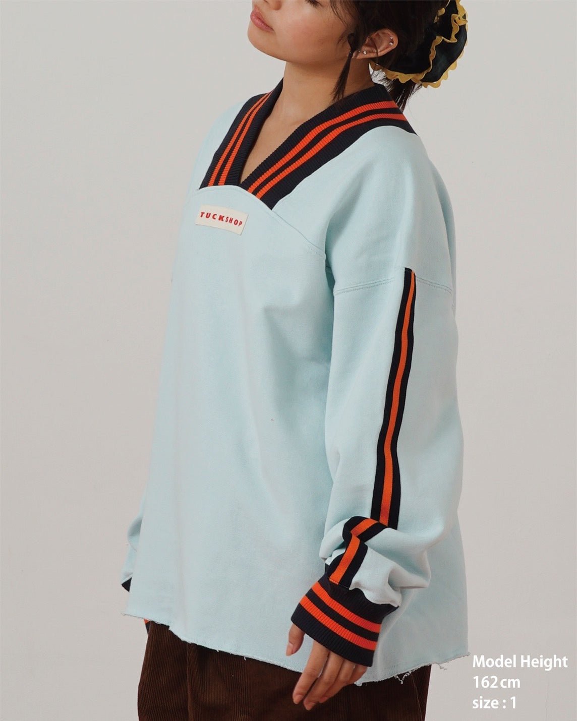 V - NECK SWEATSHIRT - TUCKSHOP