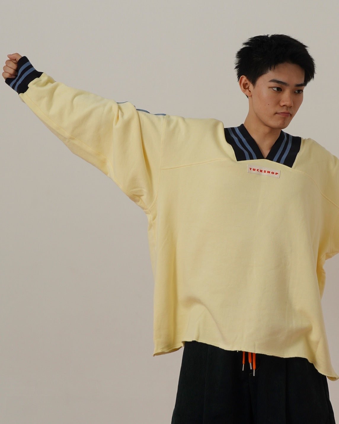 V - NECK SWEATSHIRT - TUCKSHOP
